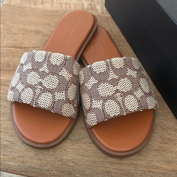 Coach Holly Signature Sandals 7 Like New! - Picture 1 of 10
